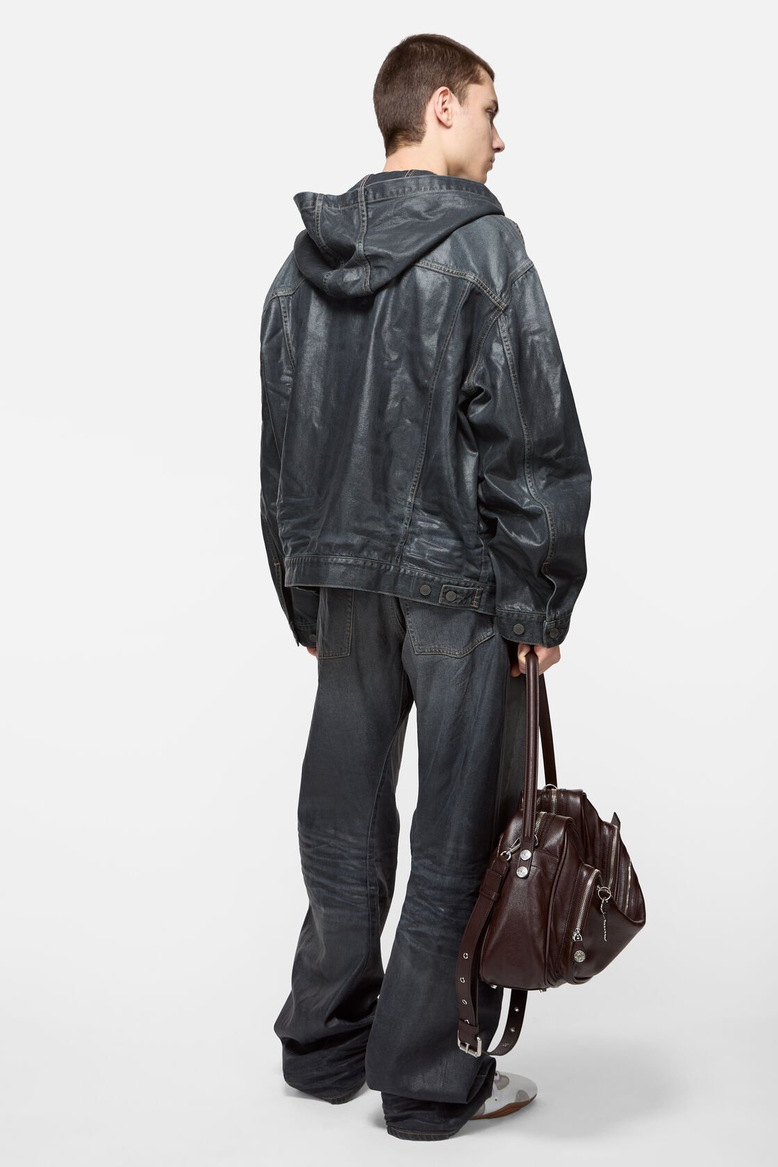 Tjock denimjacka med huvudplåt