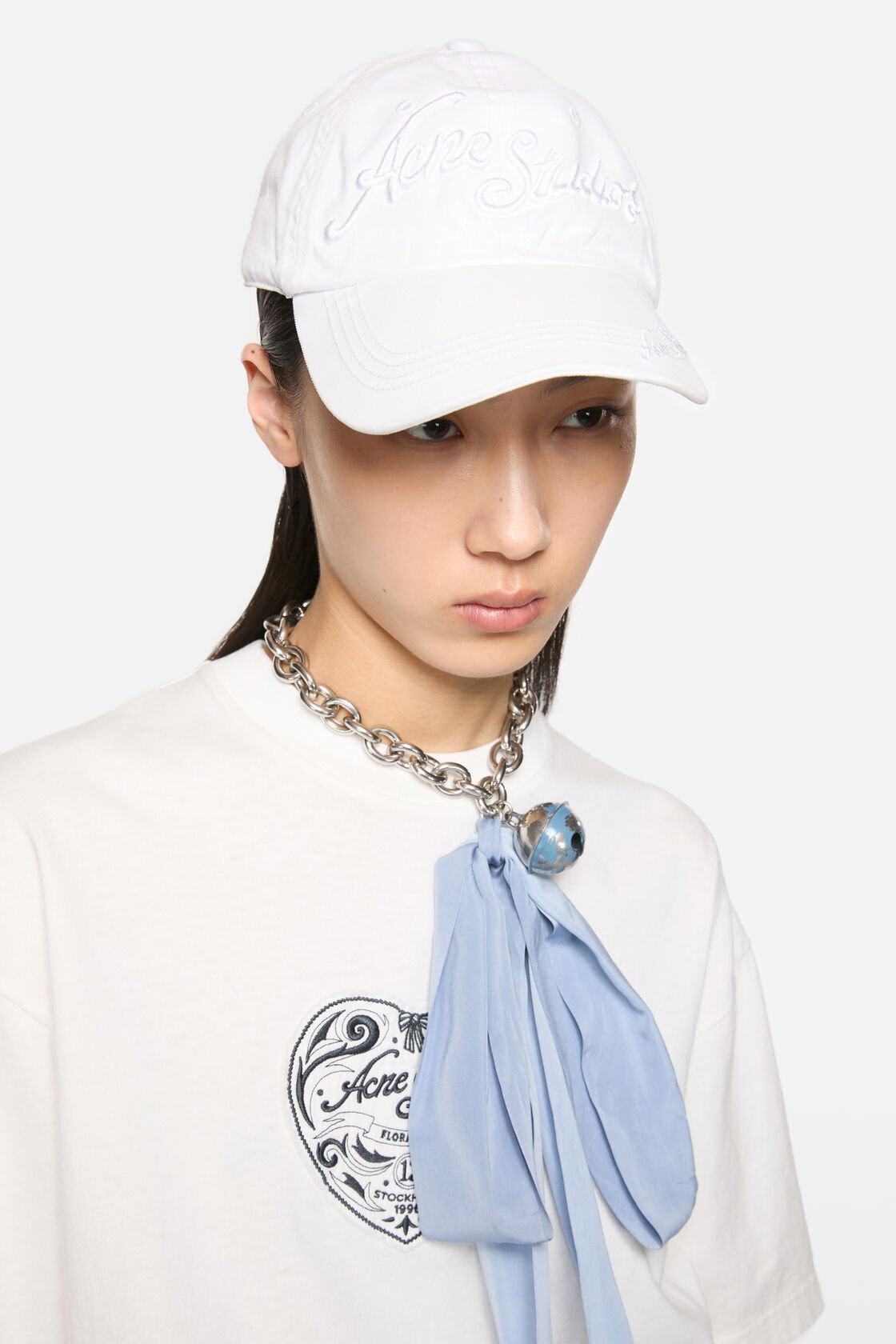Stickad logotyp hat