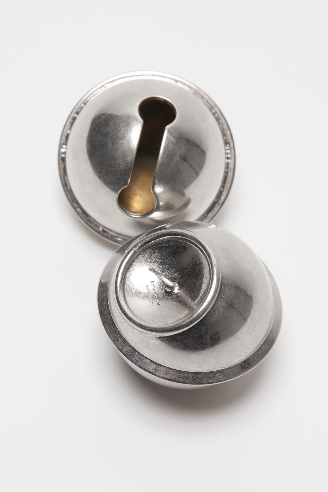Klockformade metallörhängen