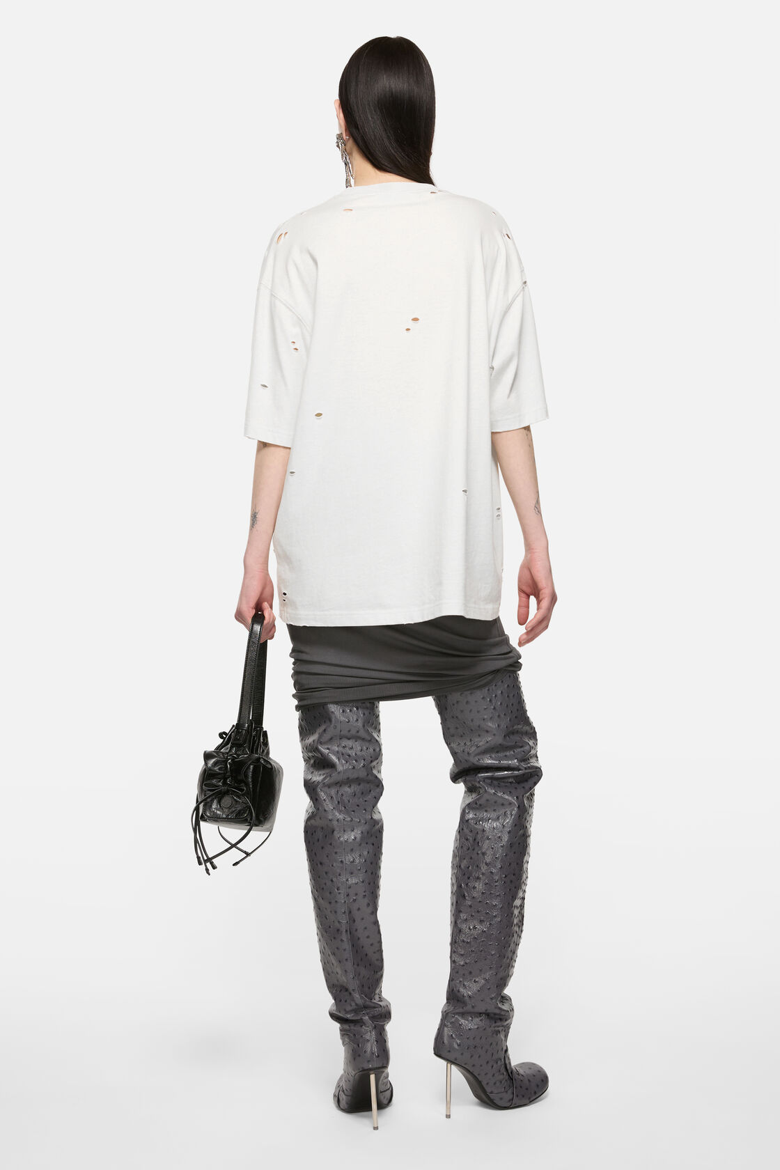 T-shirt med avslitna logotyp