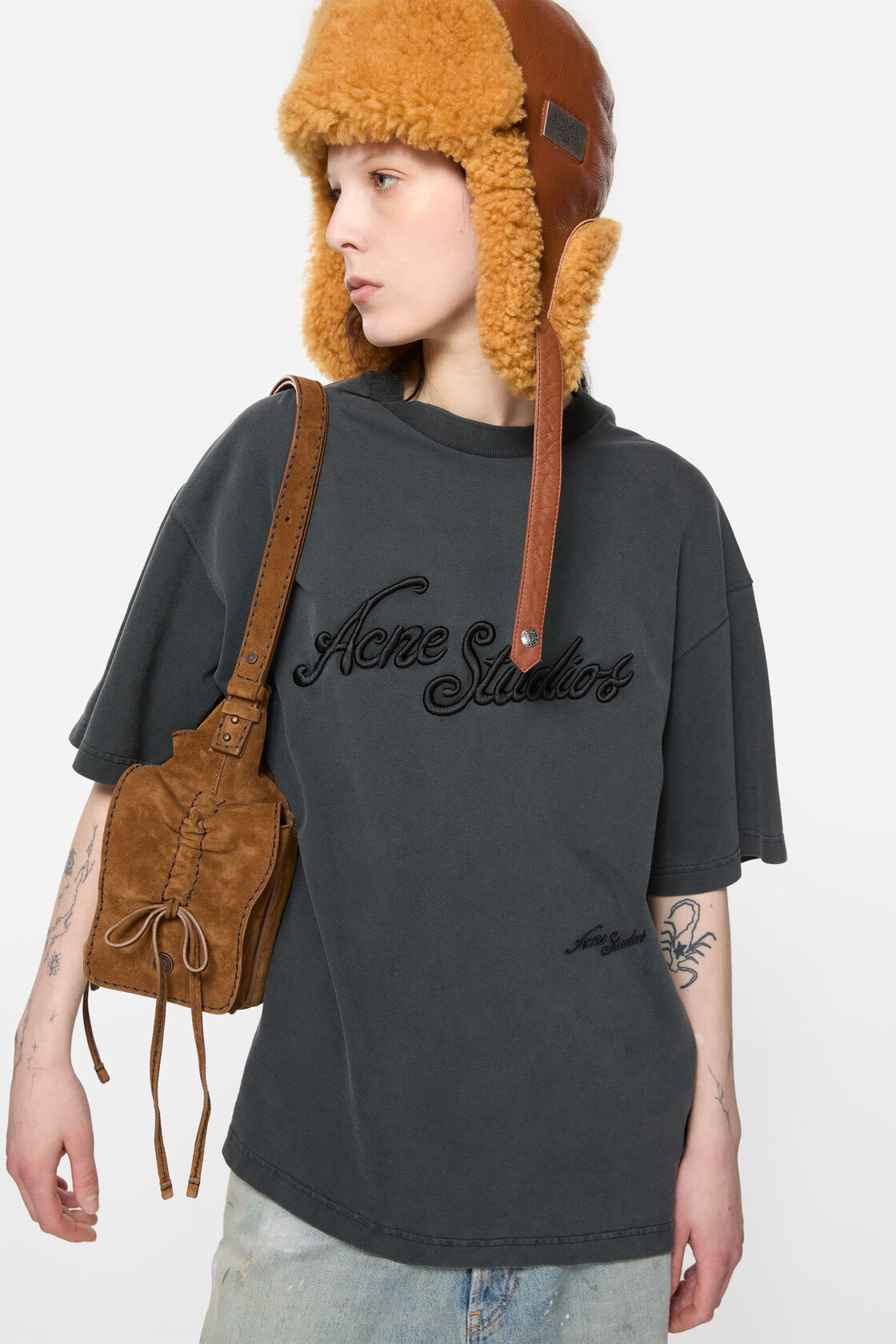 Stickad logotyp-T-shirt