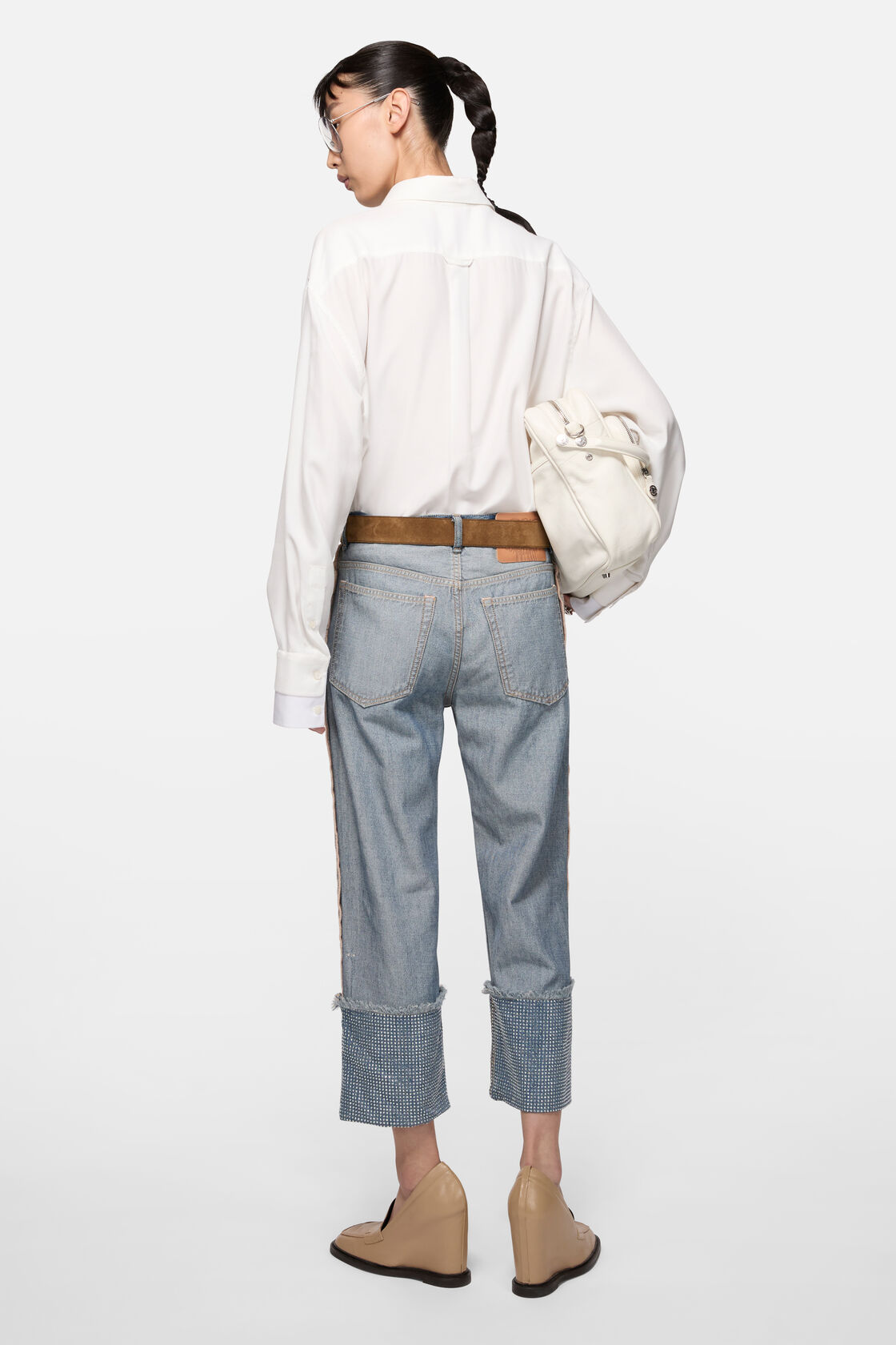 Denimbyxor med strålande knäppar