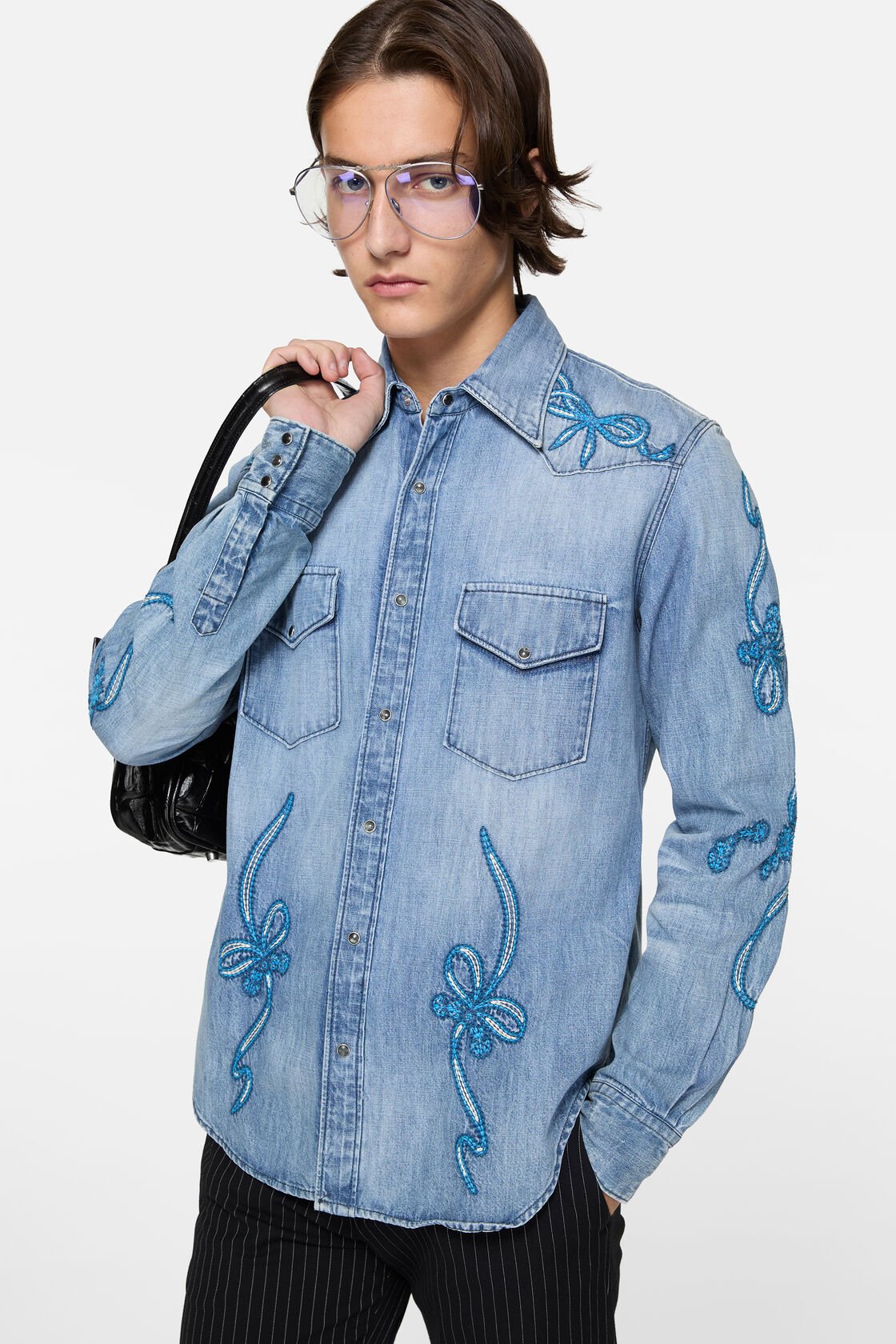 Stickad denimshirt