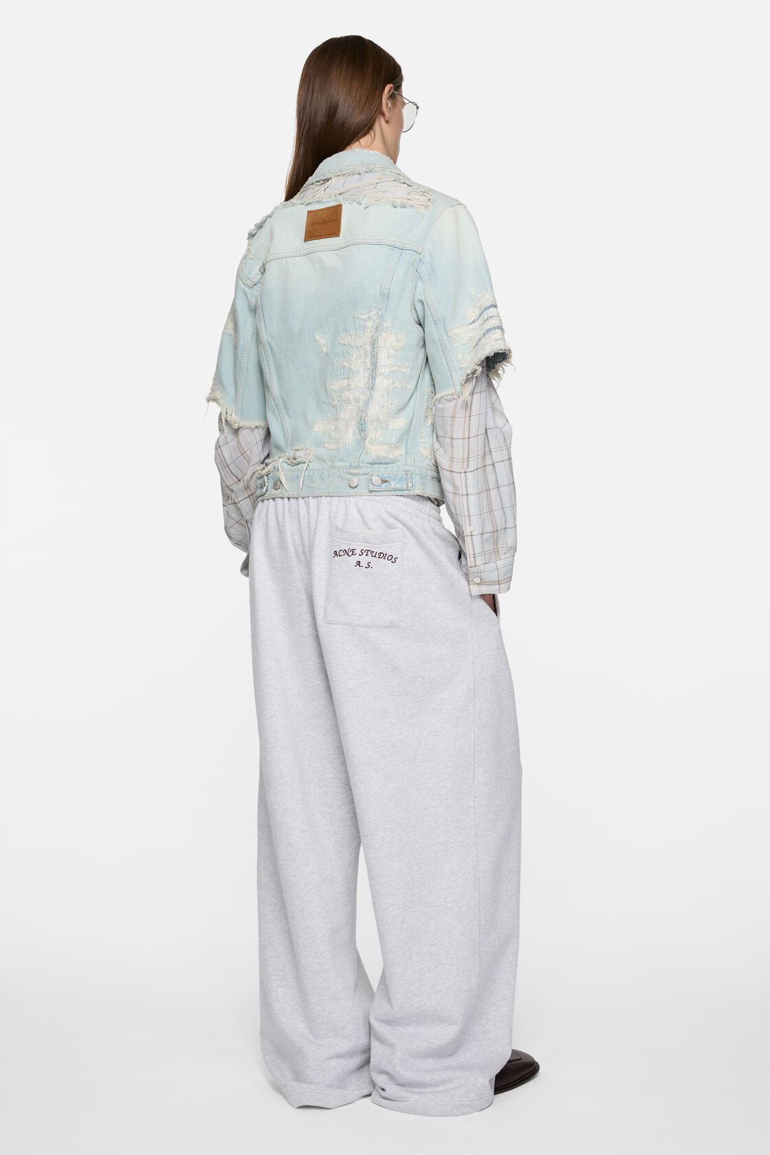 Reparerad jeansjacka