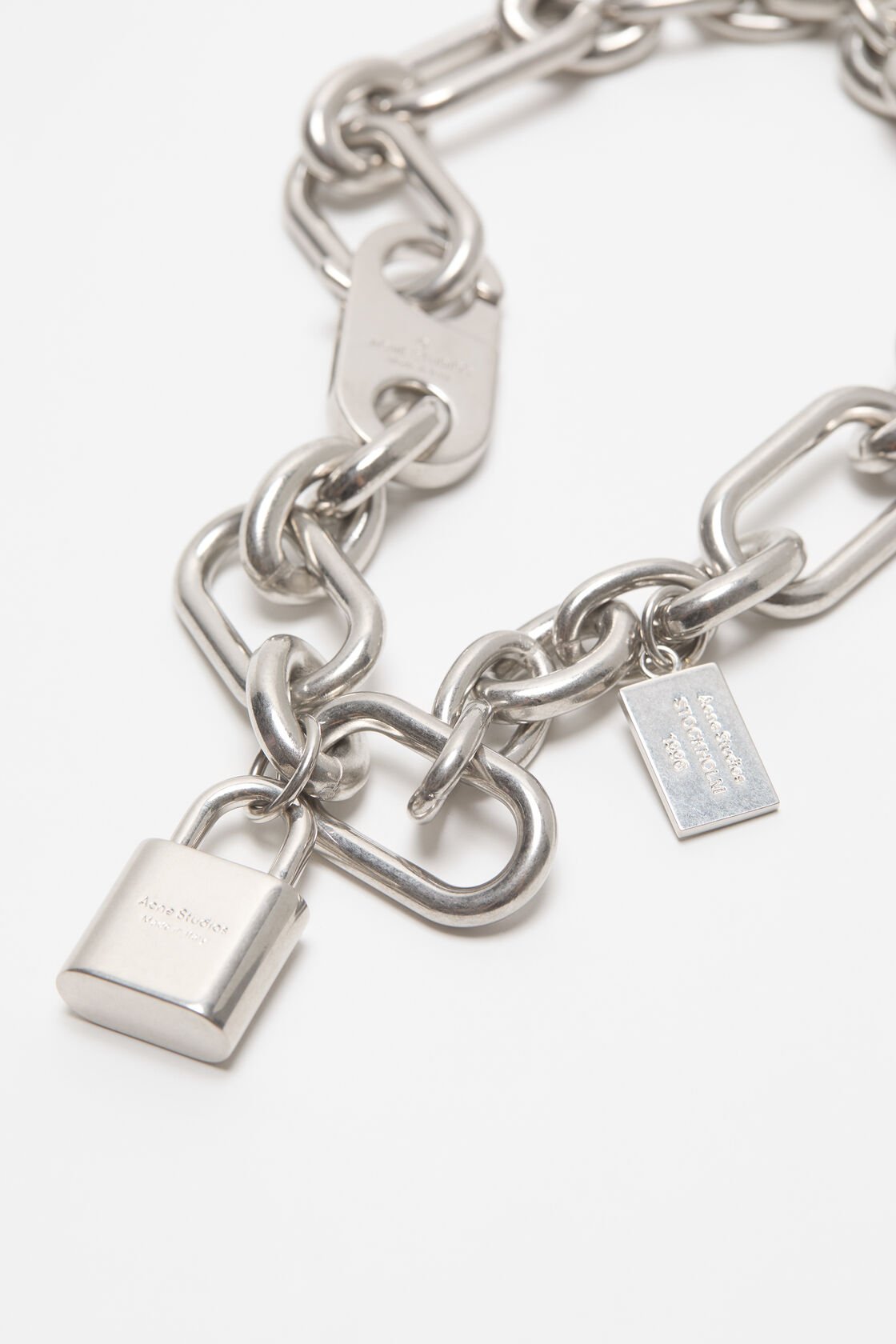 Logotyp låda halsband