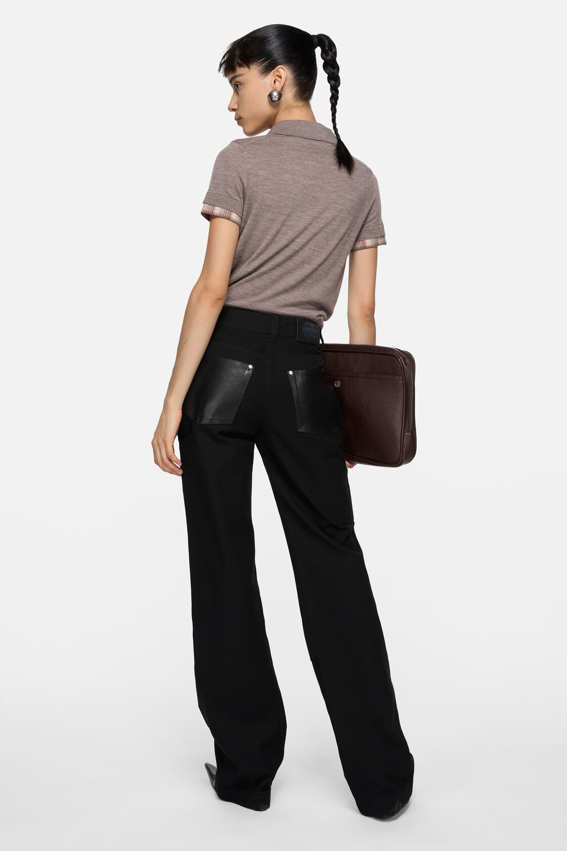Kvinnliga jeans med läderplattor